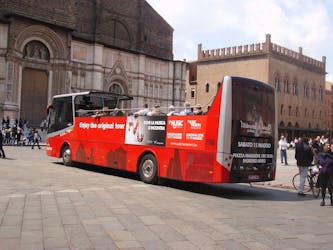 Visite de la ville de Bologne en bus rouge et dégustation de produits locaux